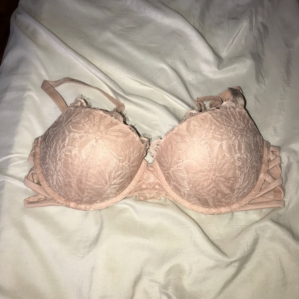 NWOT Pink date push up bra